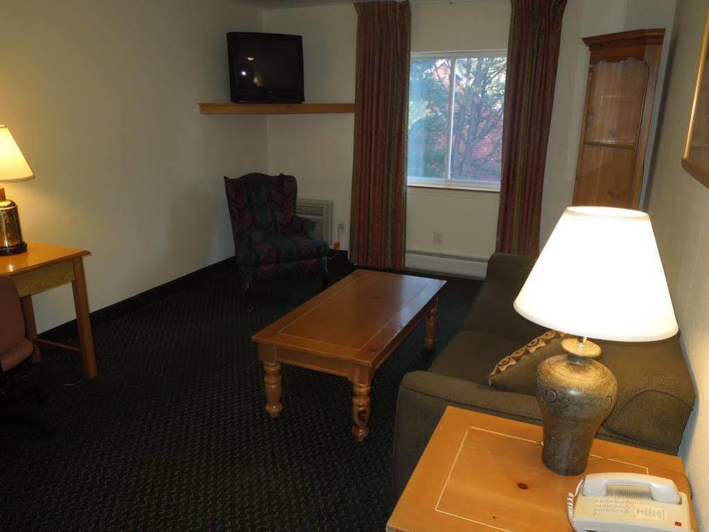 Baymont By Wyndham Essex Burlington Area Hotel Exterior foto