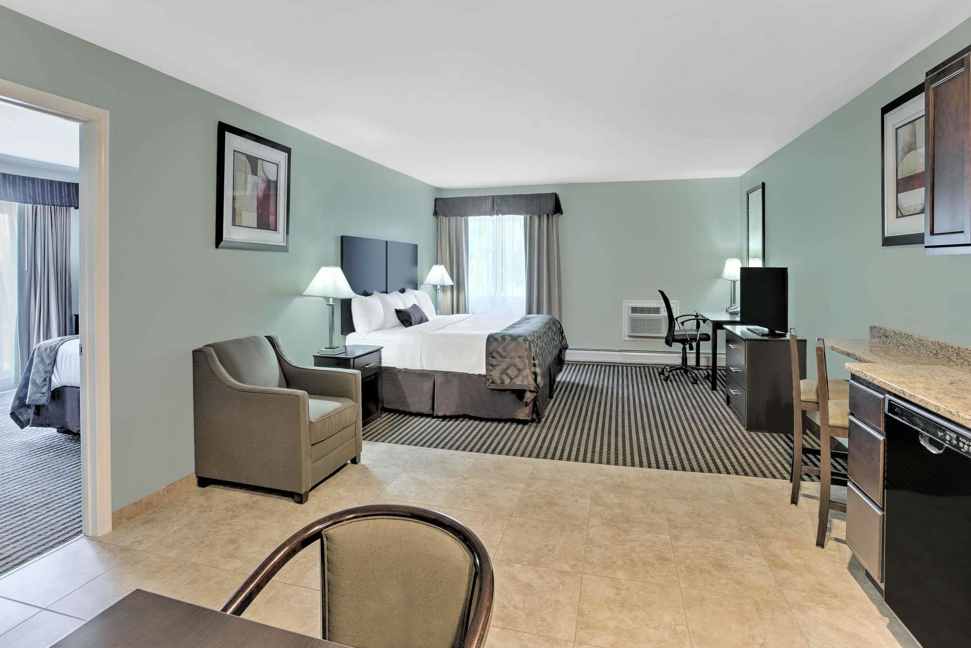 Baymont By Wyndham Essex Burlington Area Hotel Exterior foto