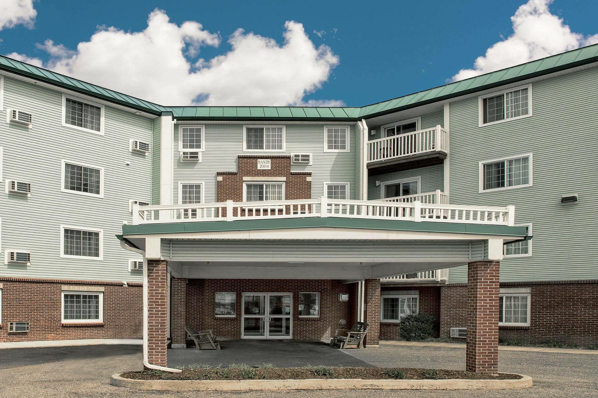 Baymont By Wyndham Essex Burlington Area Hotel Exterior foto